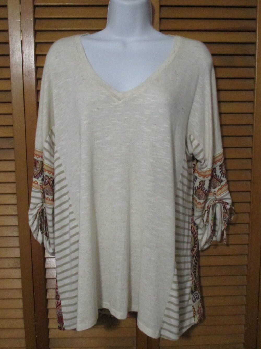 Democracy Boho top V neck cream color lightweight and soft like new size M